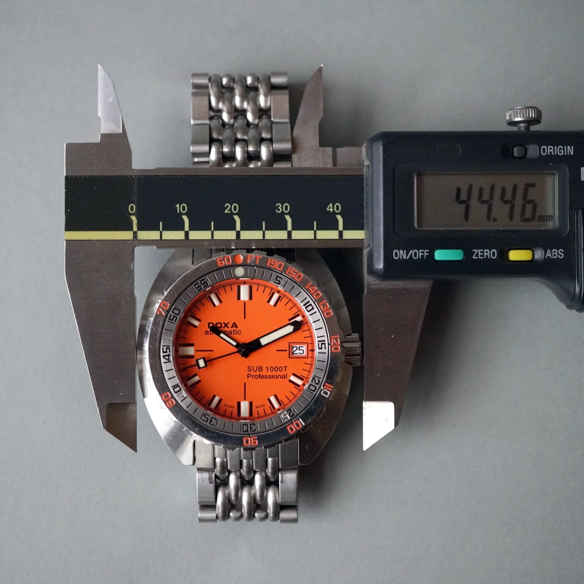 2010 DOXA SUB 1000T PROFESSIONAL RE-EDITION ORANGE DIVER WATCH