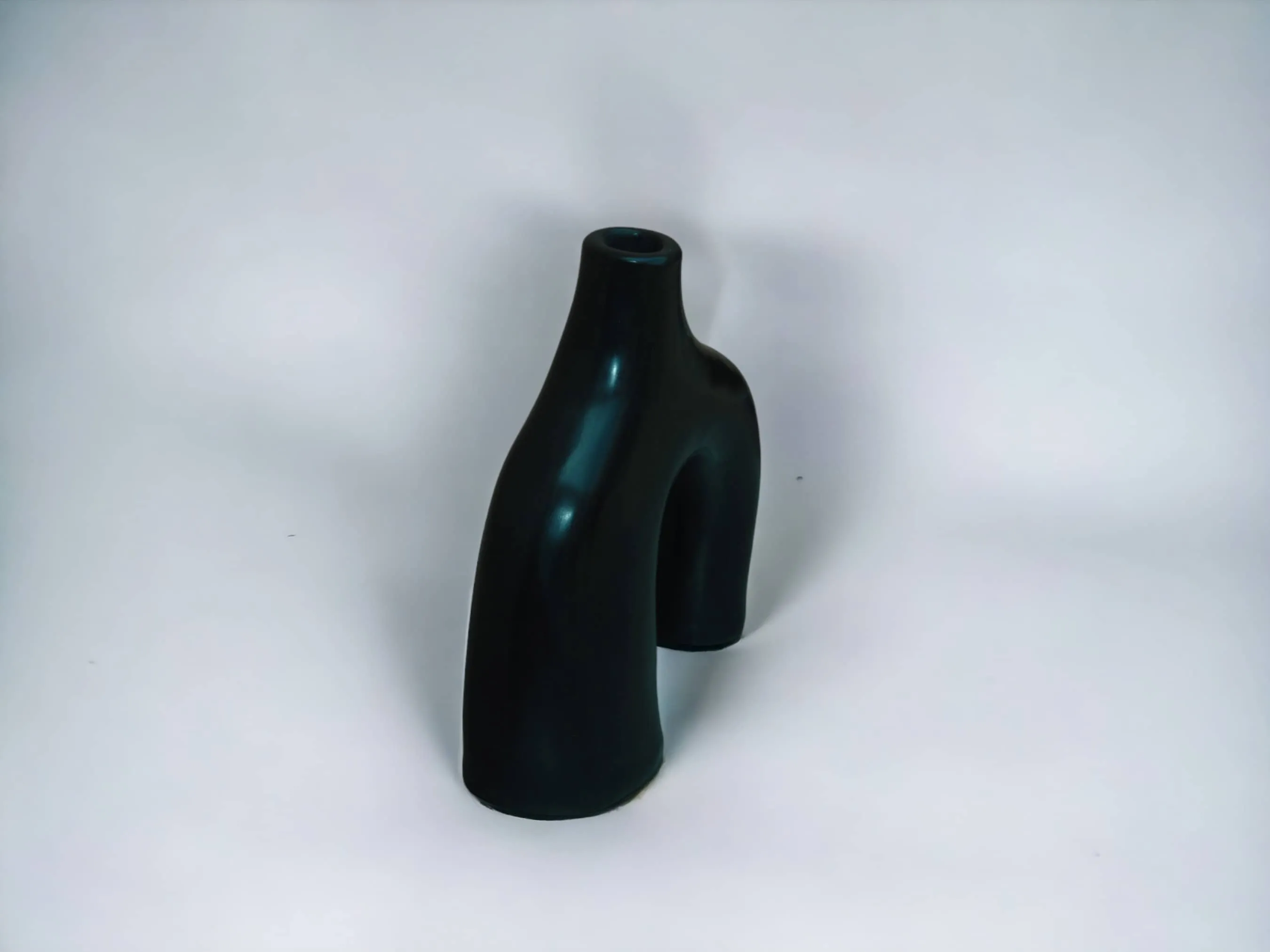 ARTISAN-MADE BLACK TERRACOTTA CERAMIC BRIDGE VASE - AUTHENTIC MOROCCAN CRAFTSMANSHIP