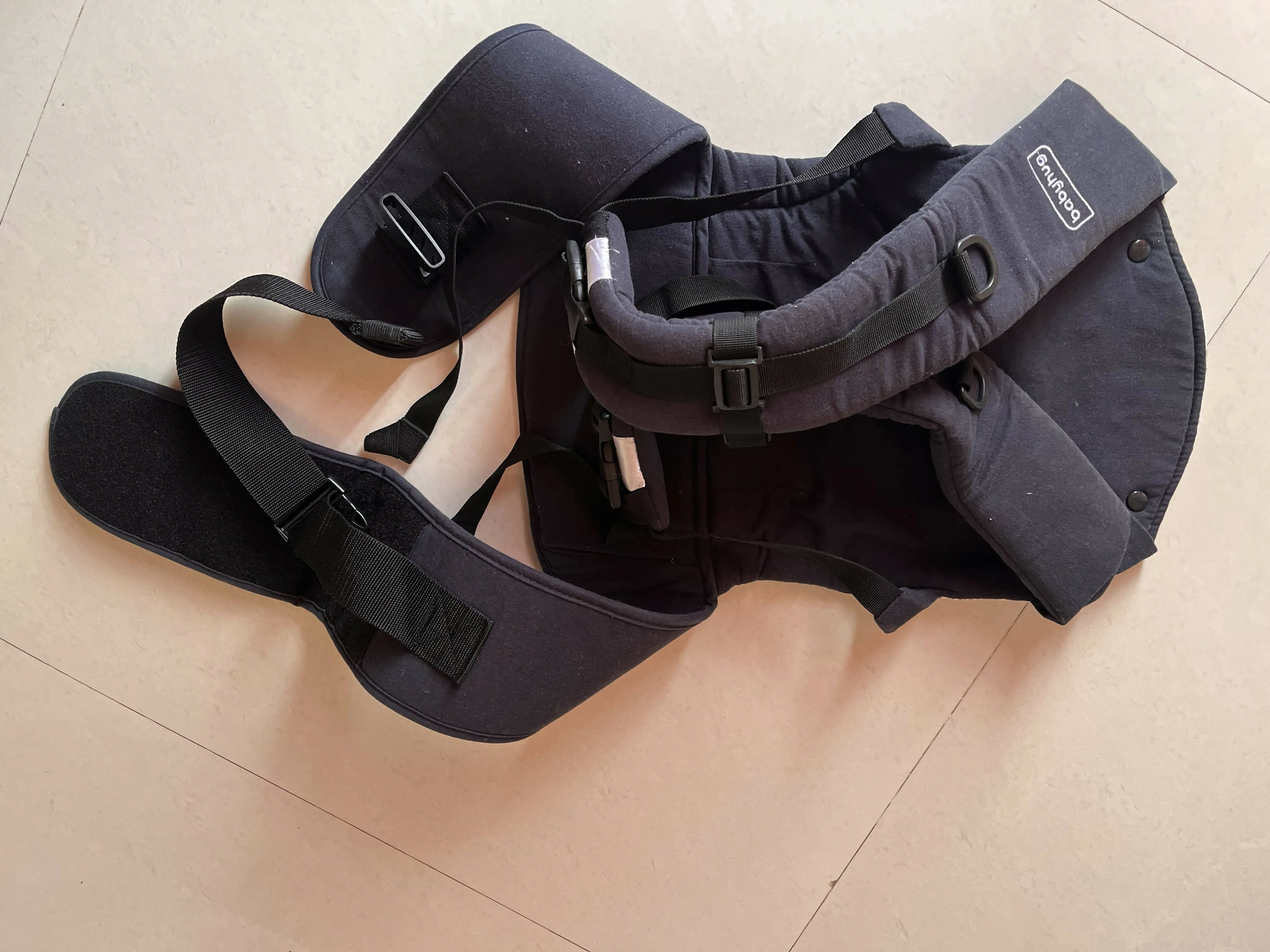 BABYHUG On The Go 2 in 1 baby carrier