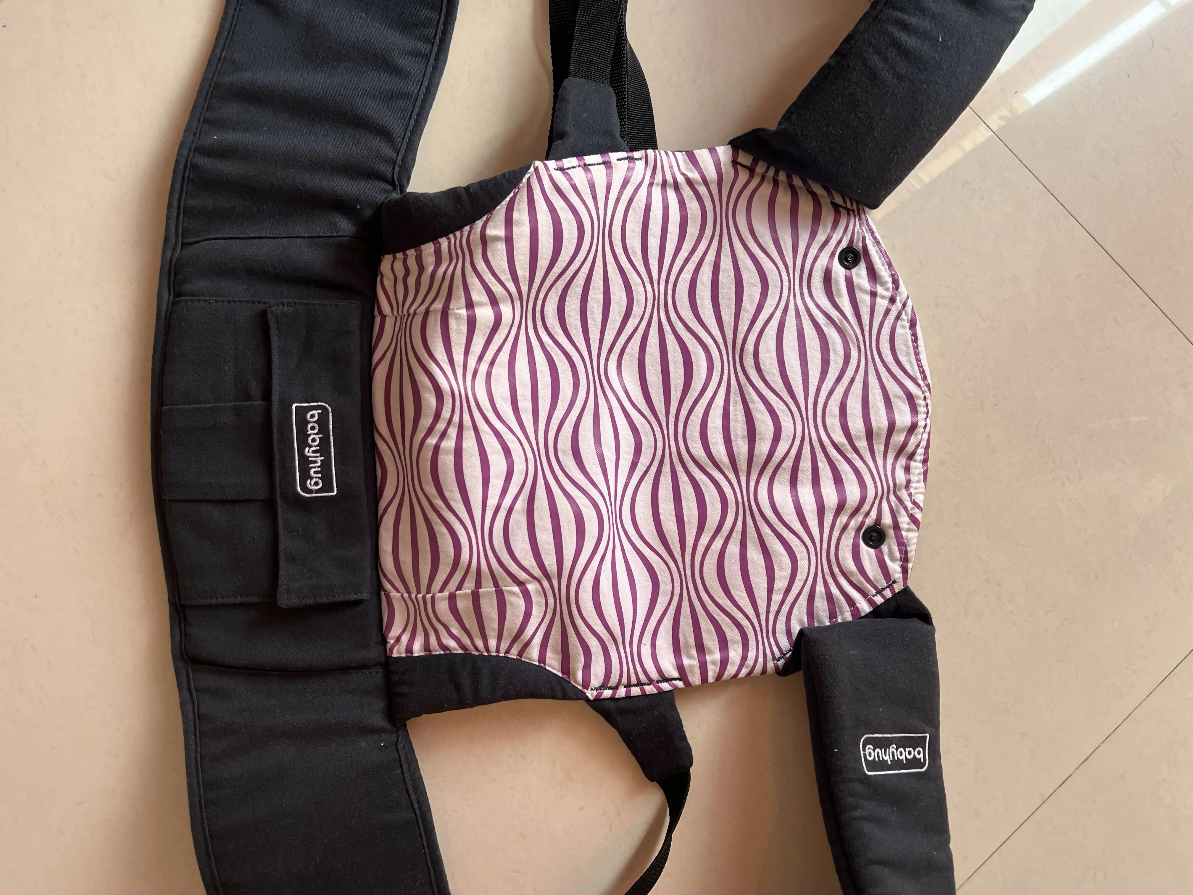 BABYHUG On The Go 2 in 1 baby carrier