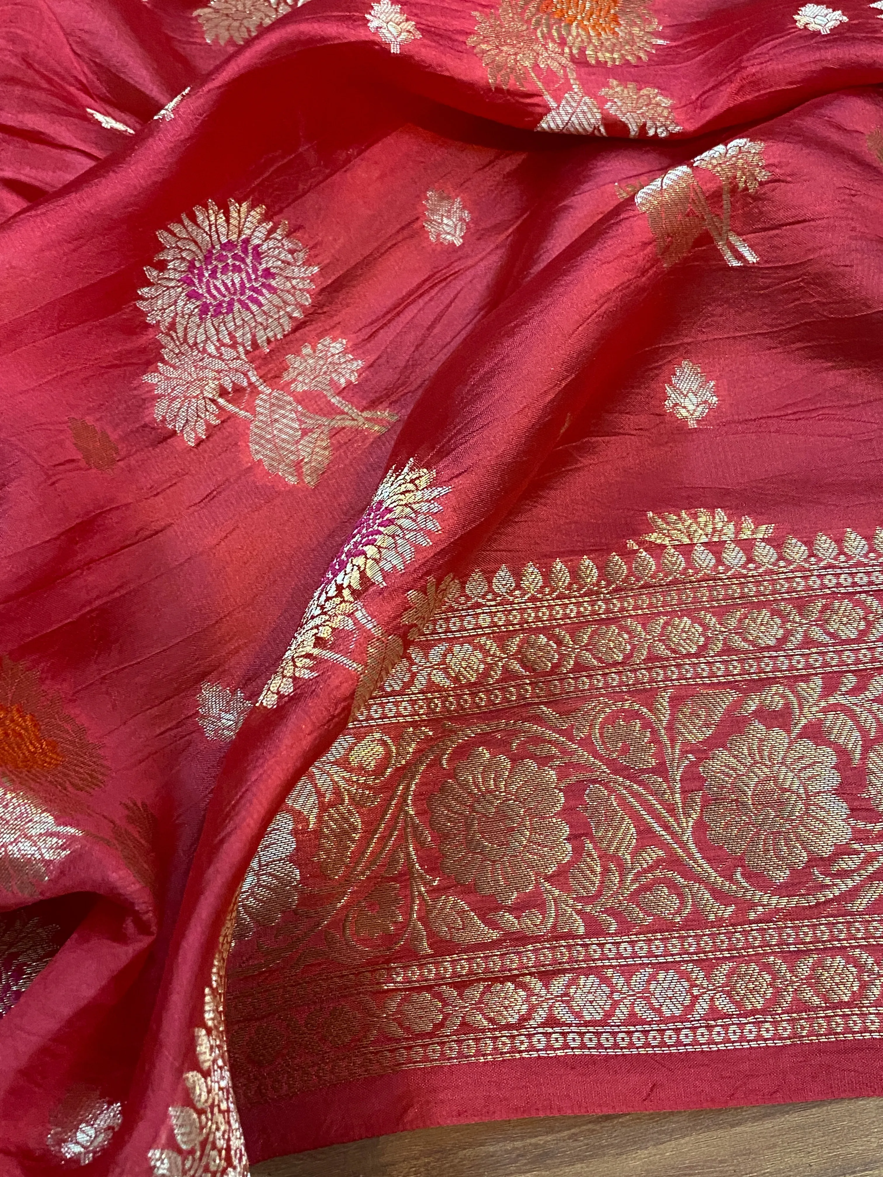 Exquisite Craftsmanship: The Handloom Banarasi Saree