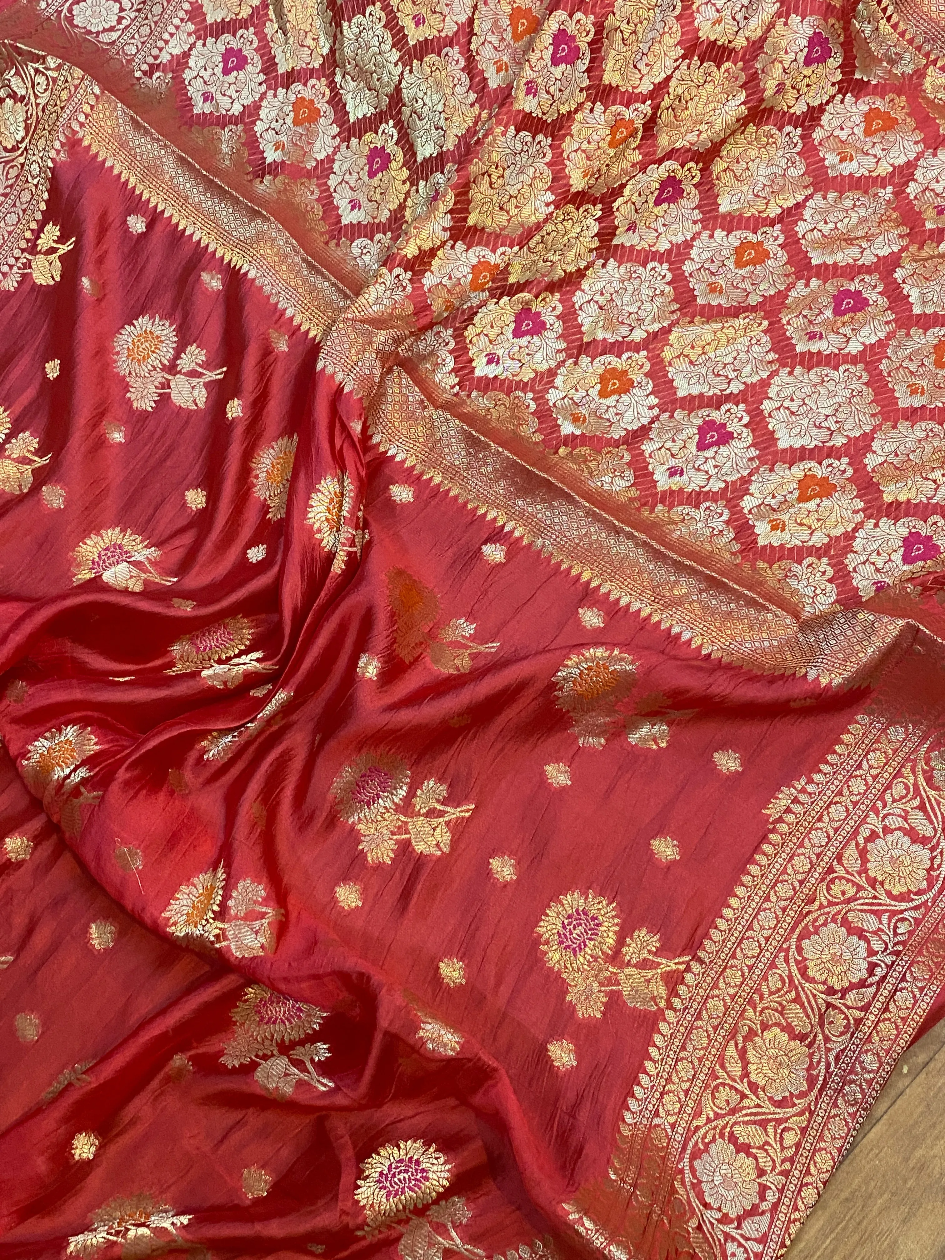 Exquisite Craftsmanship: The Handloom Banarasi Saree