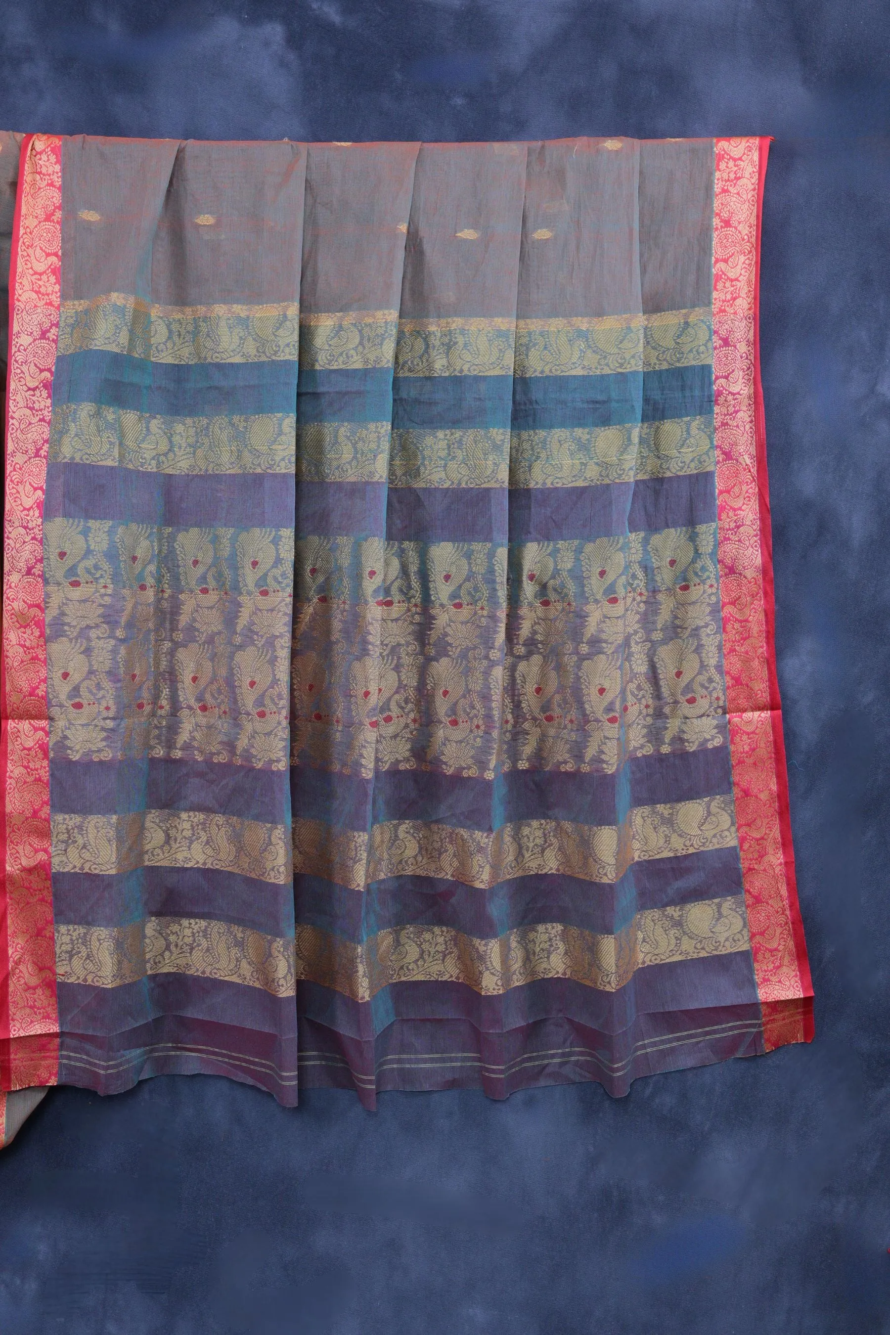 Graceful 6.75 Yard Cotton Saree - Elegance & Traditional Craftsmanship