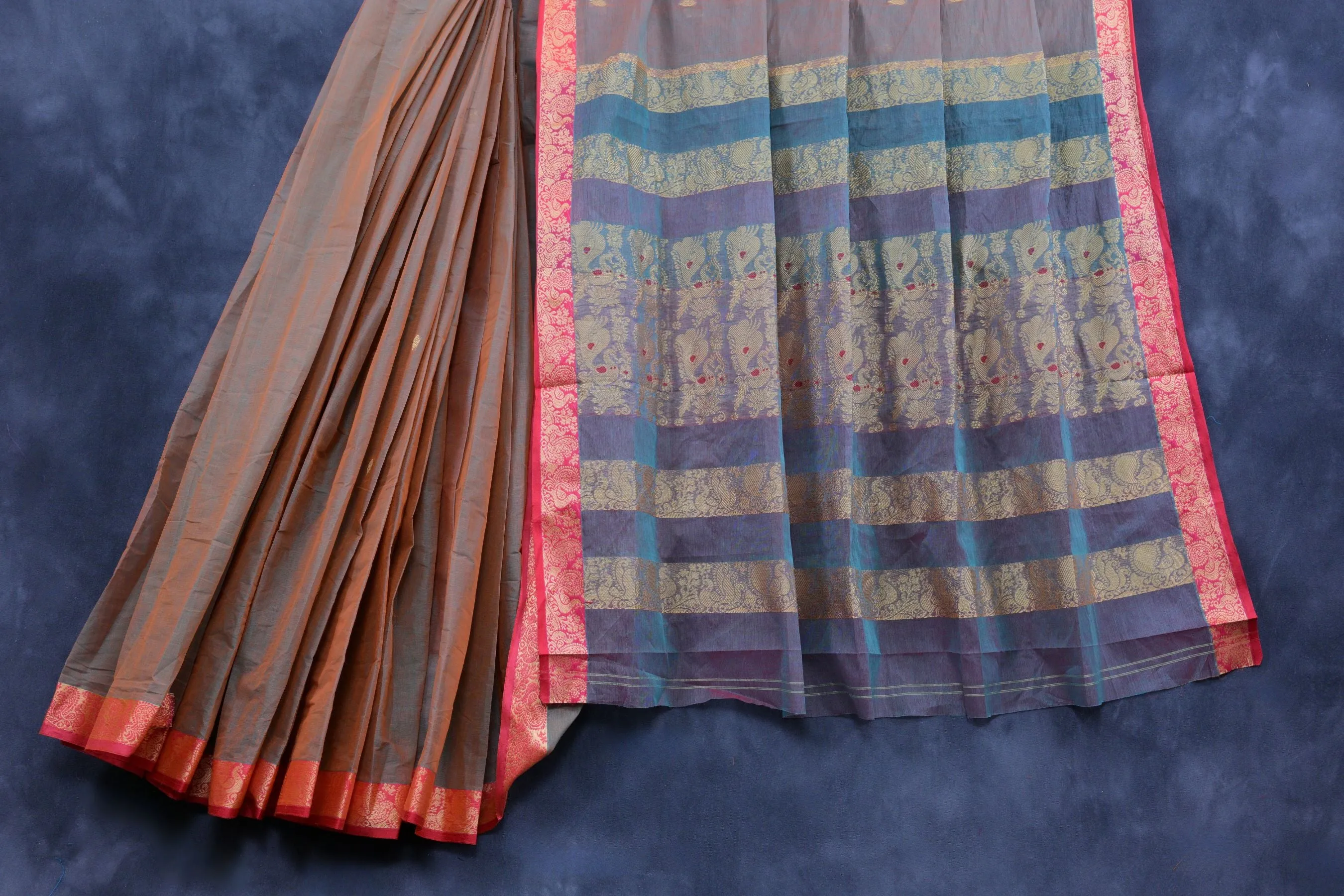 Graceful 6.75 Yard Cotton Saree - Elegance & Traditional Craftsmanship