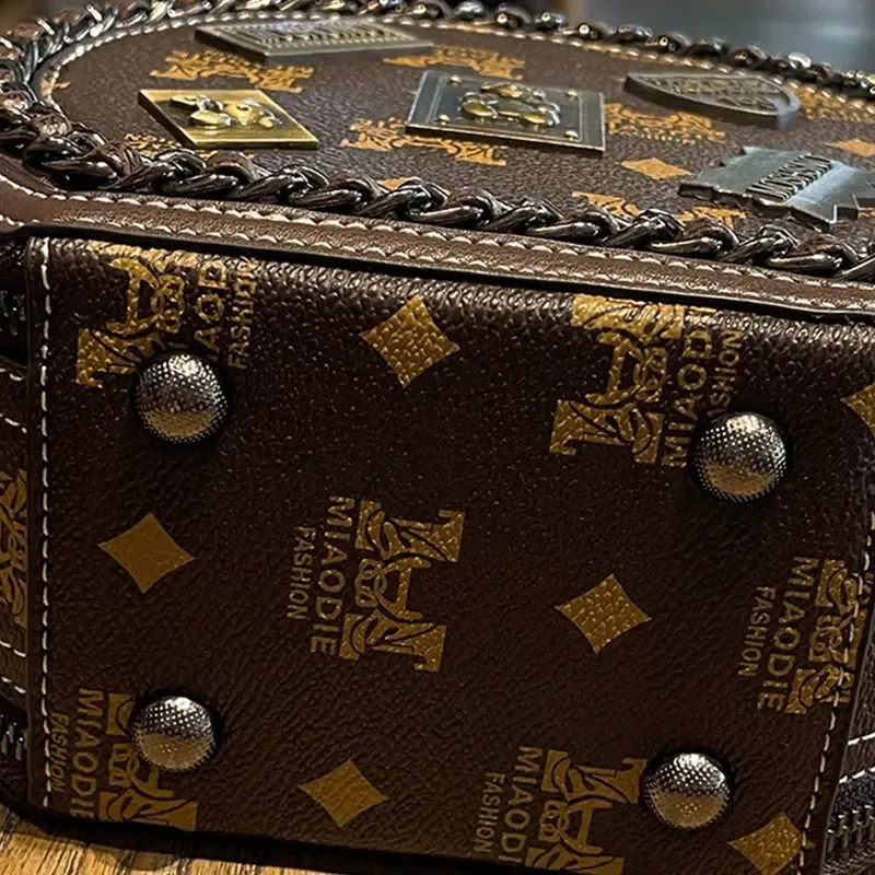 Paziye Badge Round Crossbody Bag