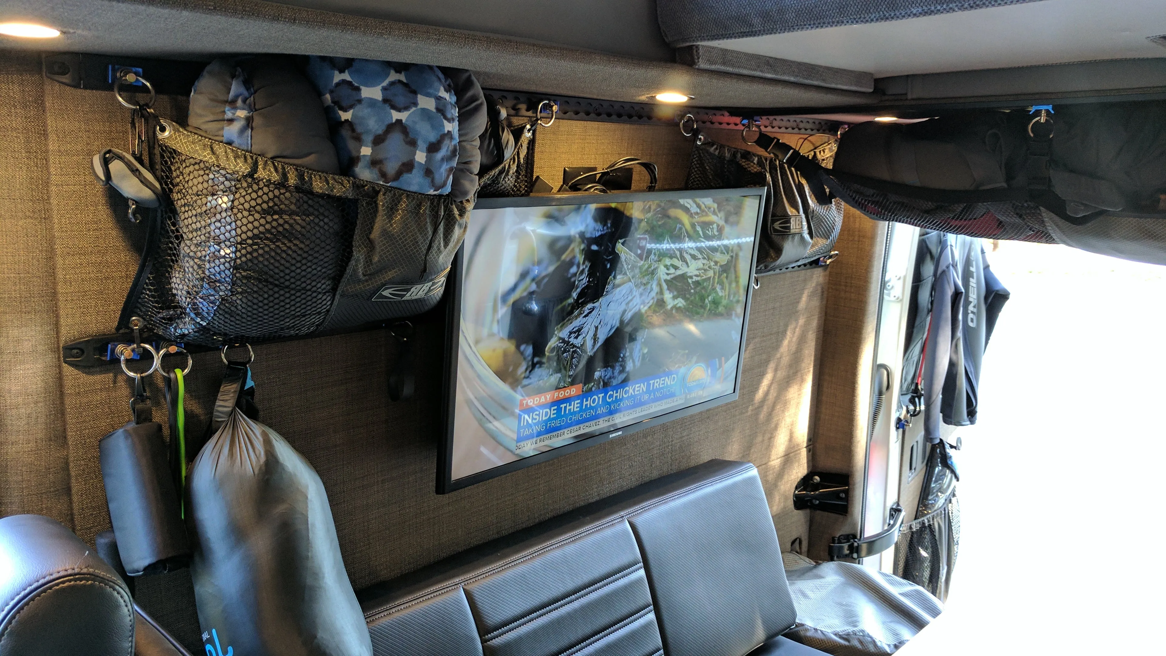 RB Touring JH - Pop Top - 144" 4x4