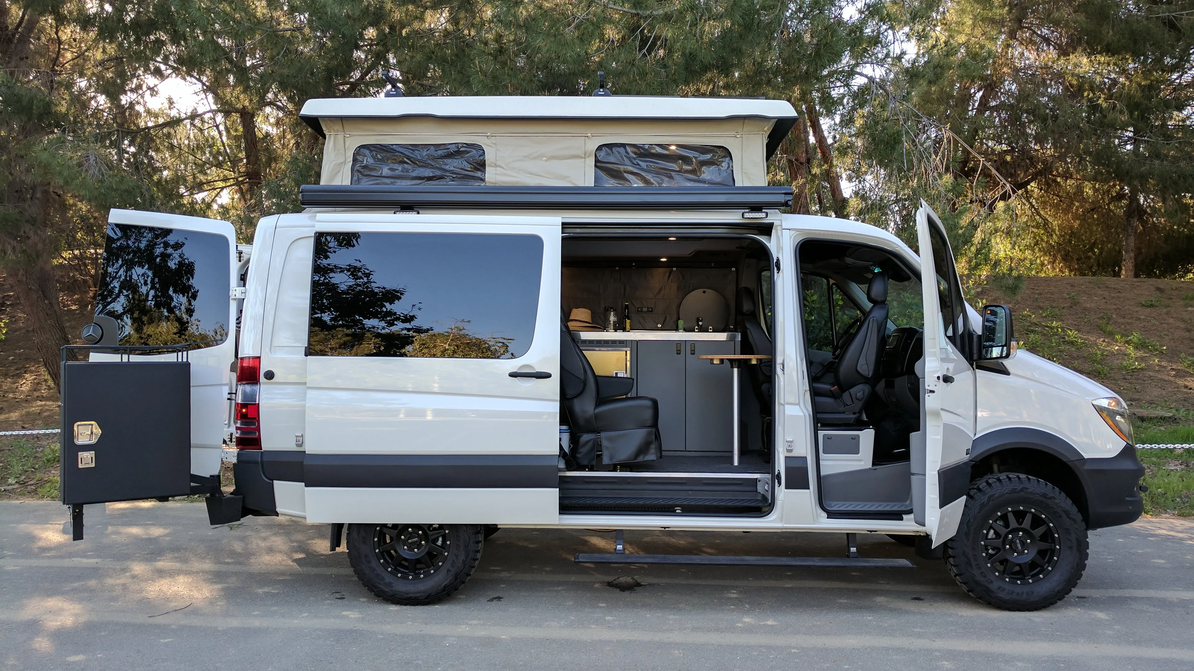 RB Touring JH - Pop Top - 144" 4x4