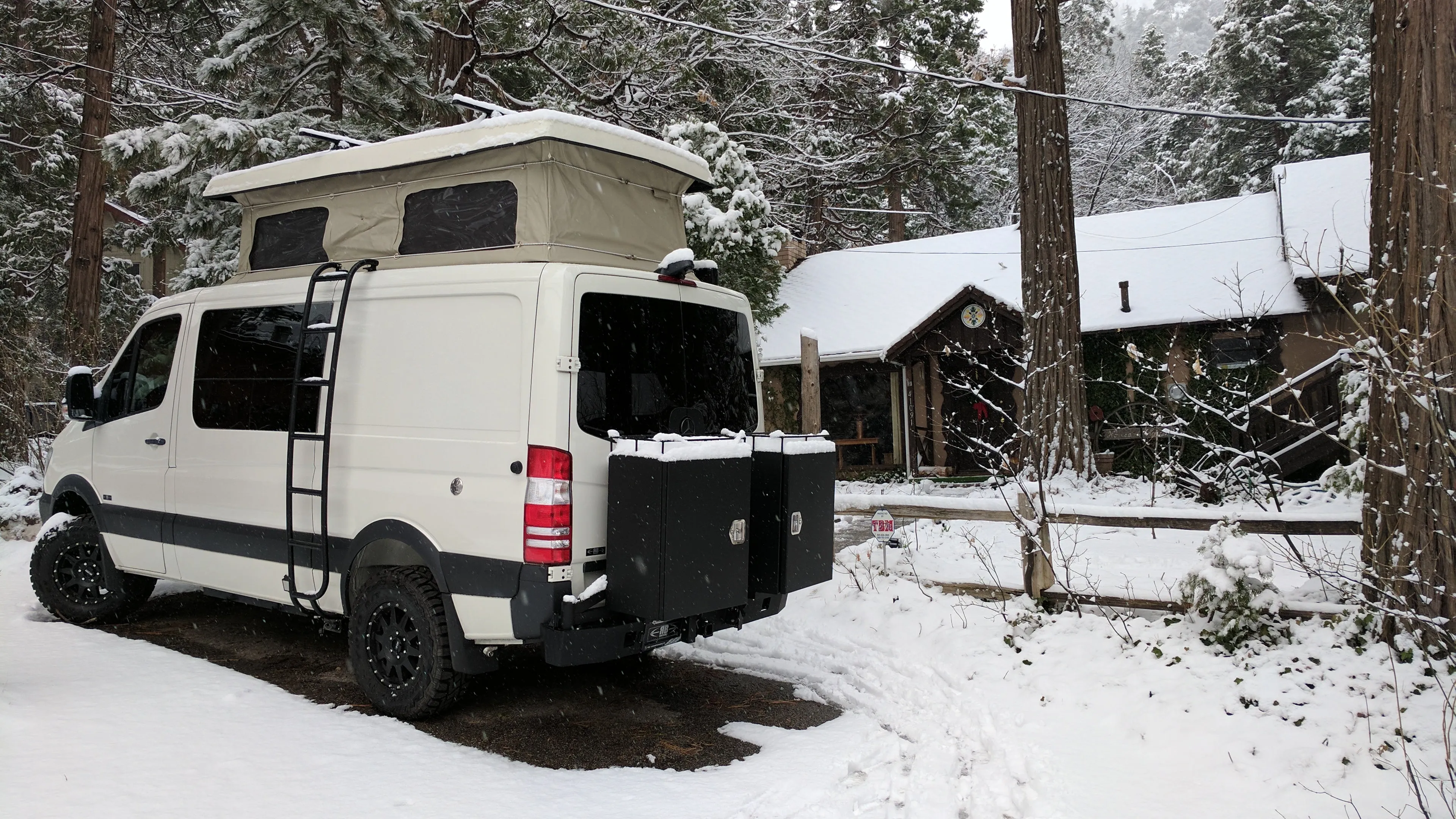 RB Touring JH - Pop Top - 144" 4x4