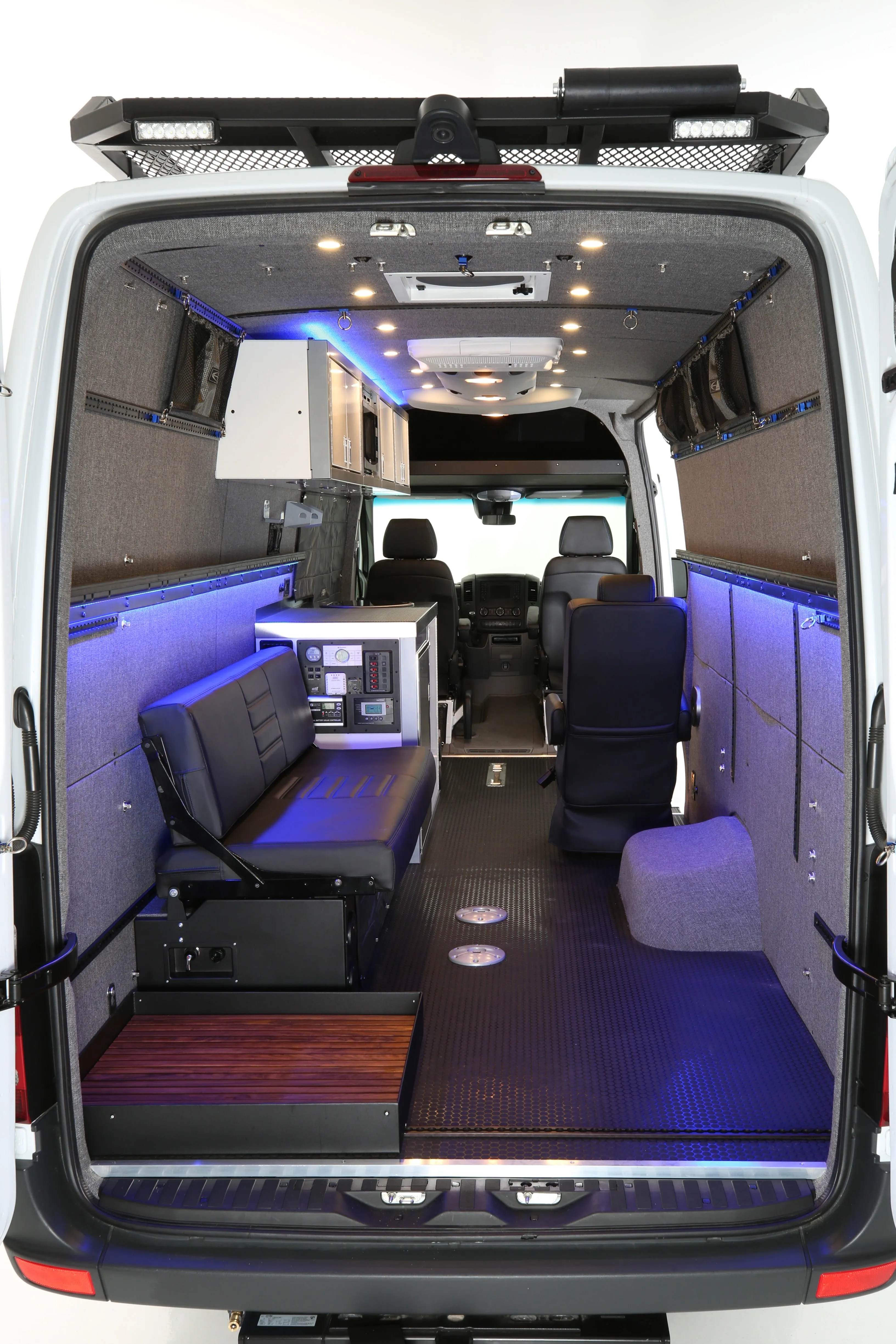 RB Touring Van CW - 170"ex  4x4 3500