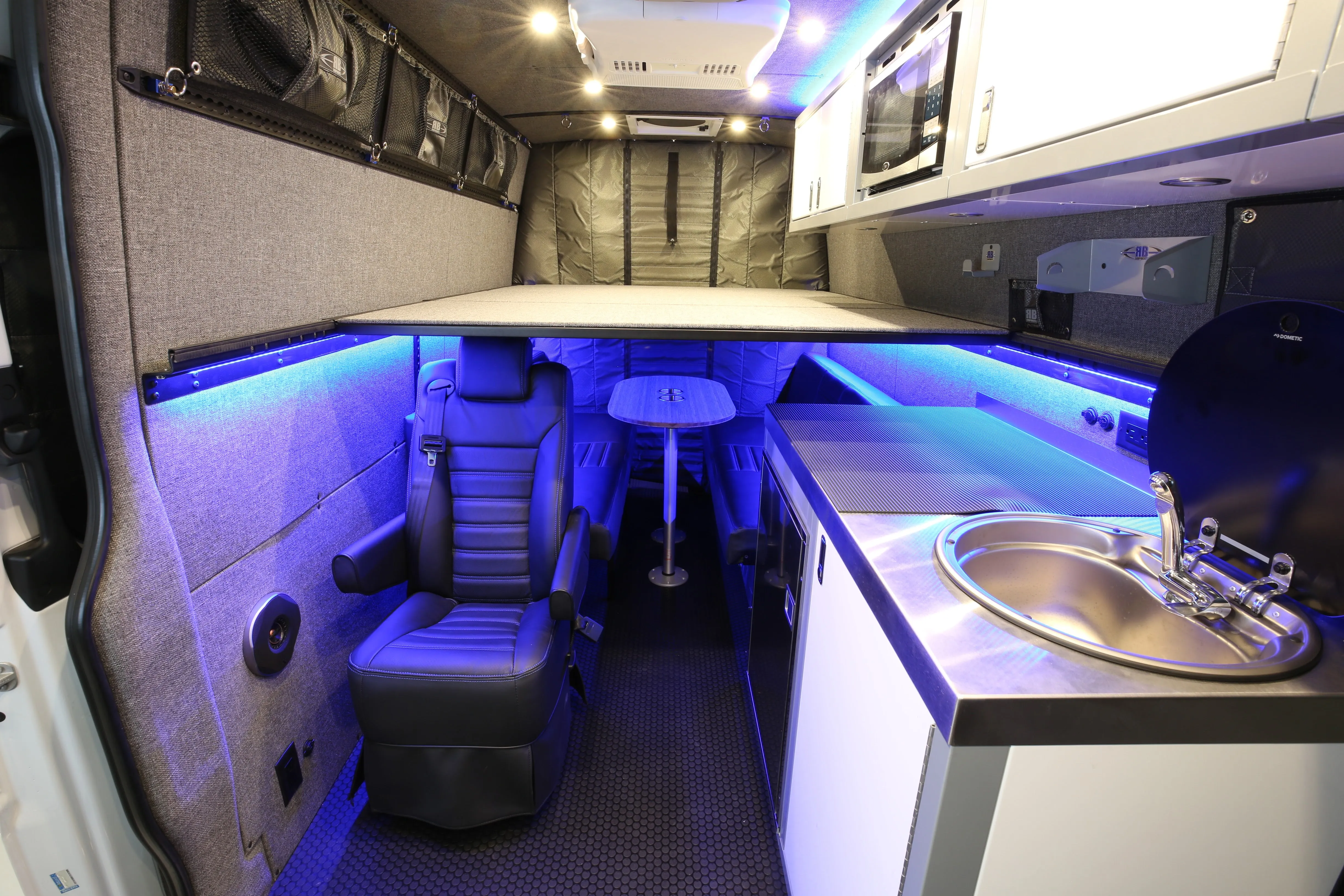 RB Touring Van CW - 170"ex  4x4 3500
