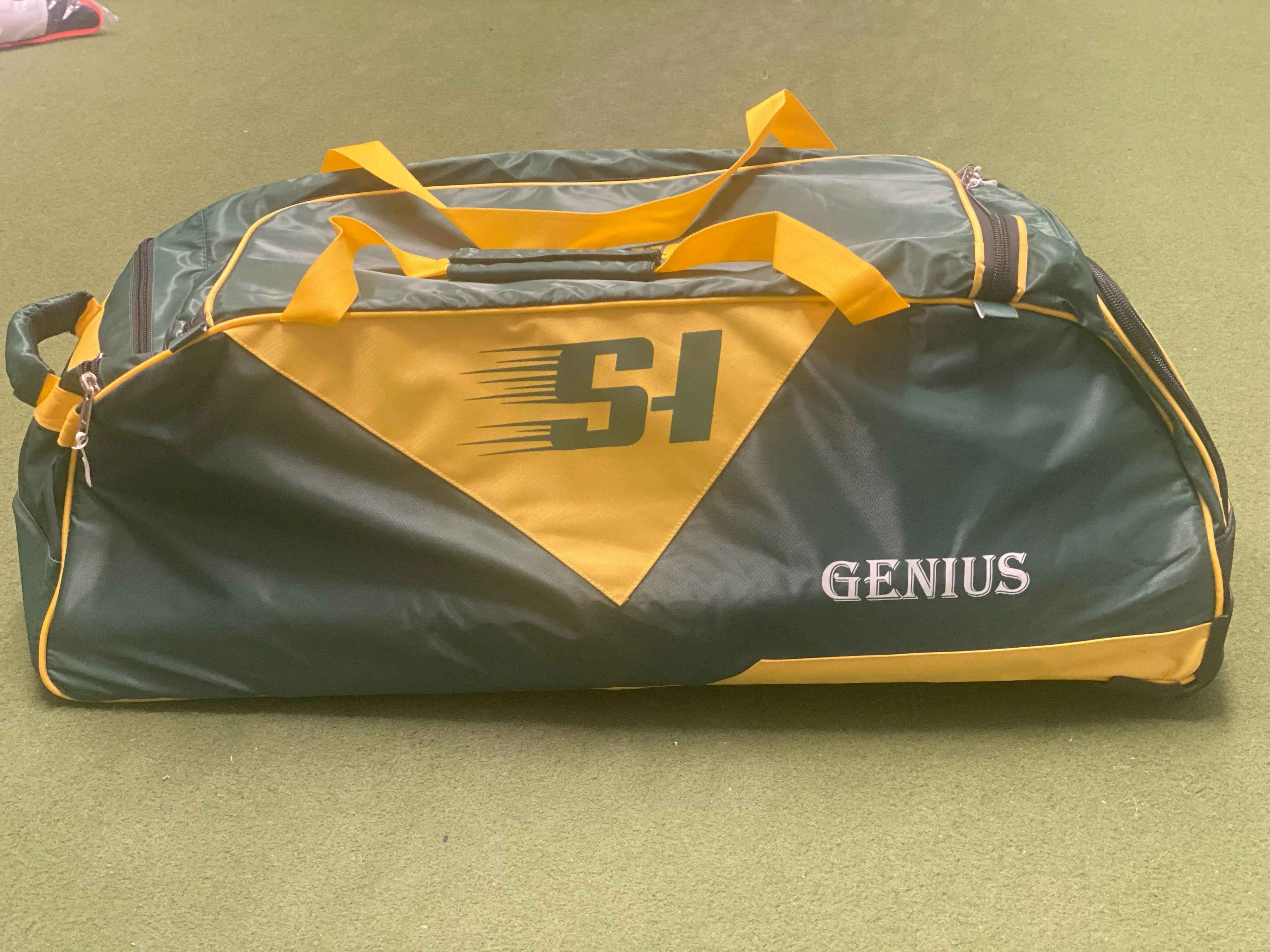 SPORTS HUB GENIUS KIT BAG WHEELIE